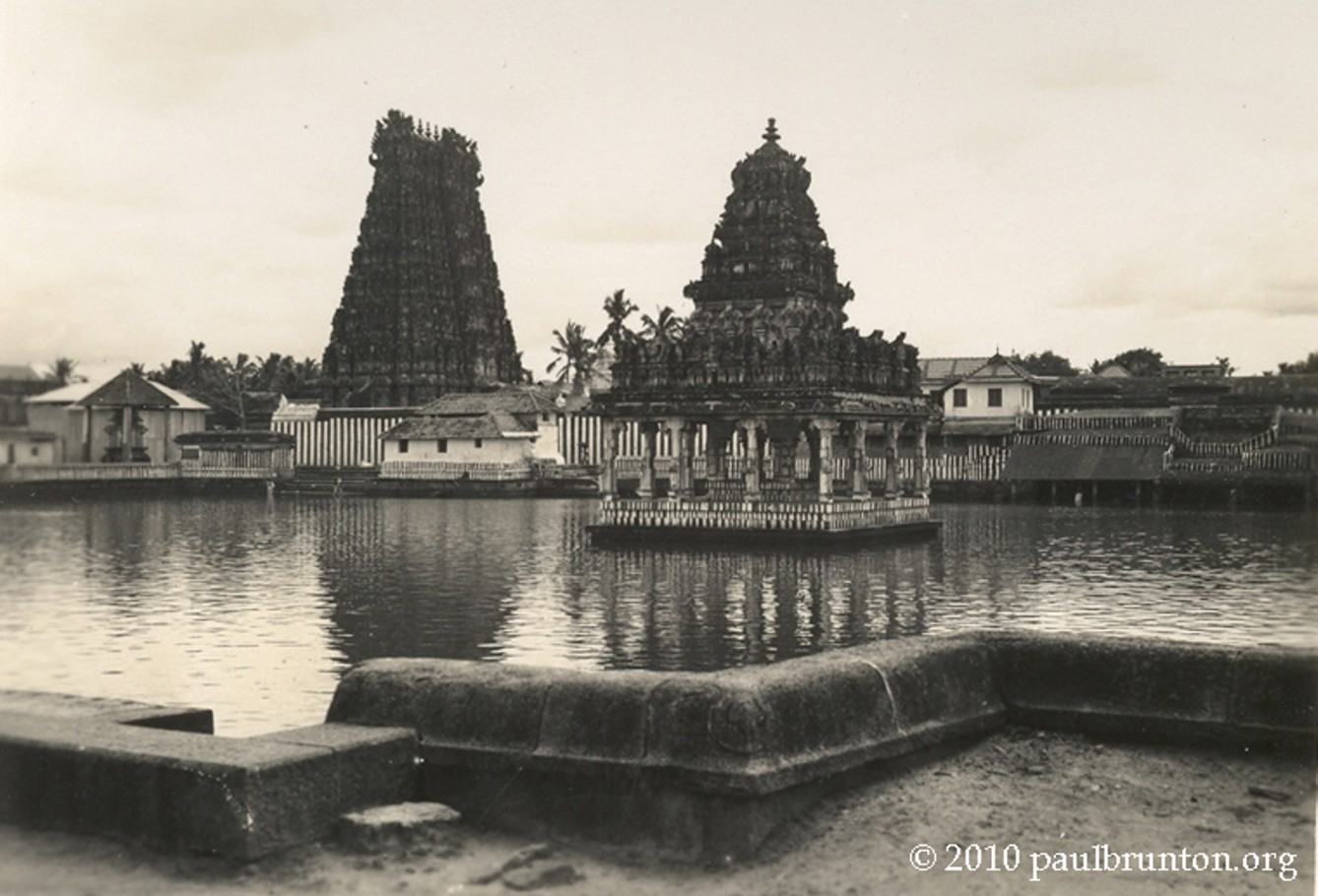 Chrám a nádrž v Travancore